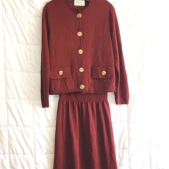 LAURA PETITE BY ALYZIA 2PC  SKIRT AND BOTTON DOWN SWEATER BURGUNDY SIZE 8 - Picture 1 of 12